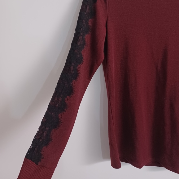 Reitmans Lace Detail Long Sleeve Top - Picture 3 of 6
